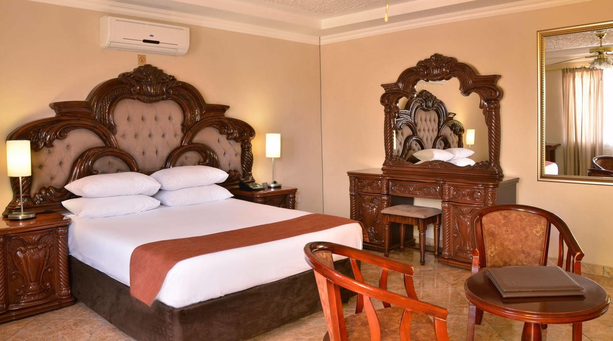 Cresta Jwaneng Hotel ภายนอก รูปภาพ