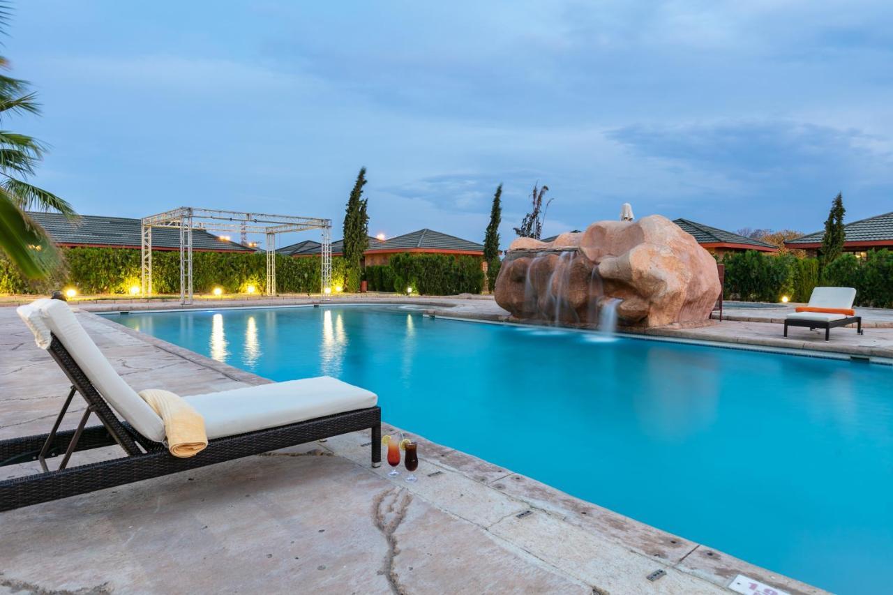 Cresta Jwaneng Hotel ภายนอก รูปภาพ